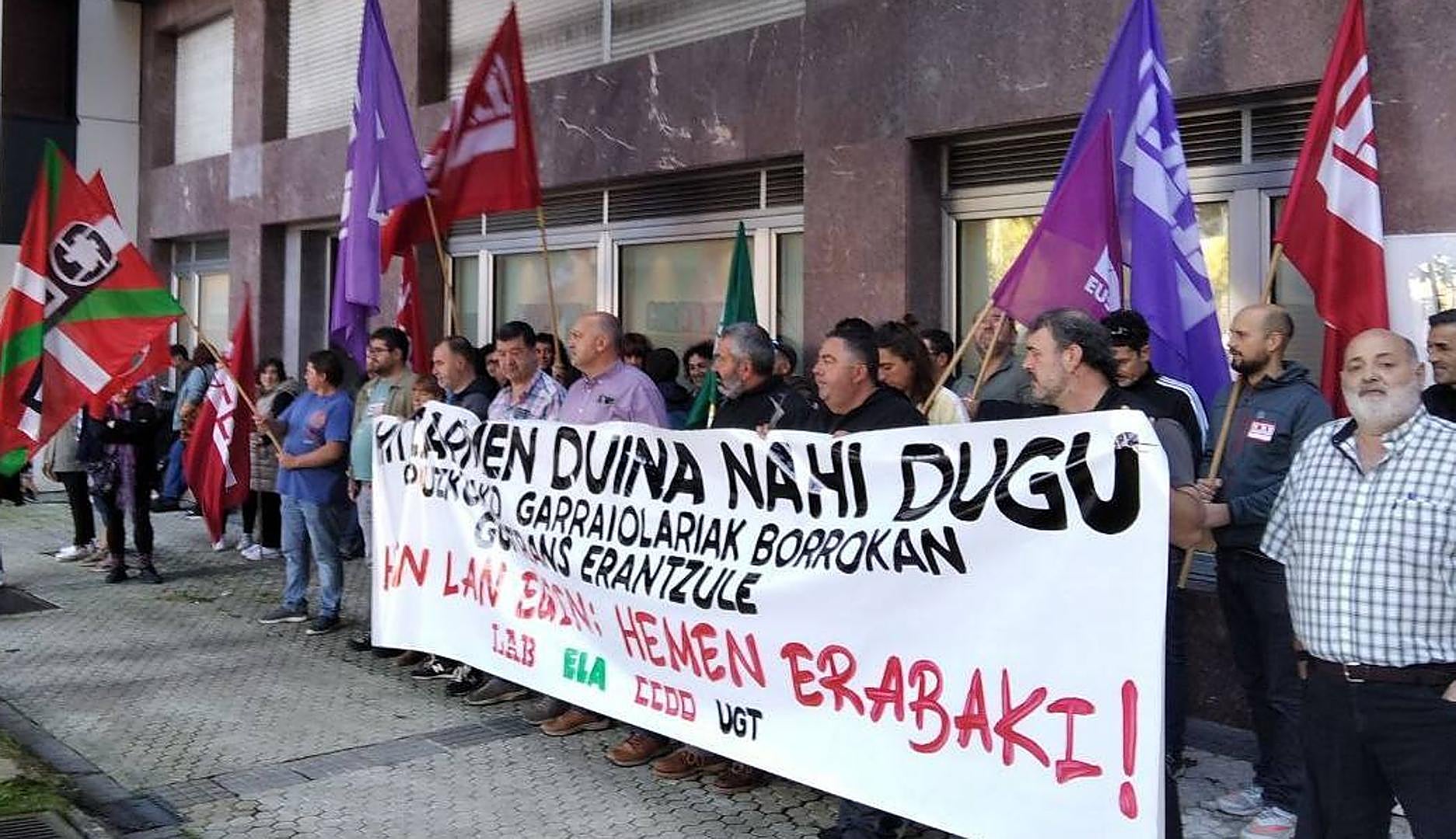 ELA y LAB amagan con movilizaciones en el transporte de Mercancías de